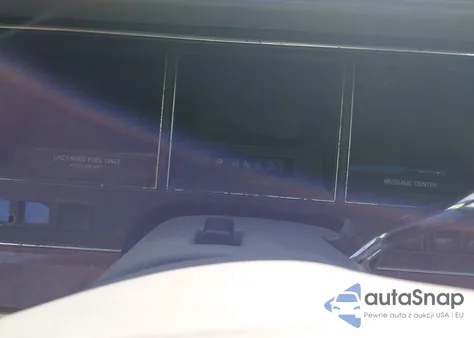 1994 Lincoln Town Car Executive z USA, uszkodzony, nr VIN 1LNLM81W3RY704691